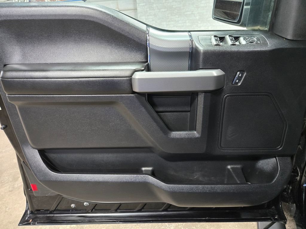 Used 2017 Ford F150 XLT w/ Equipment Group 302A Luxury image 8