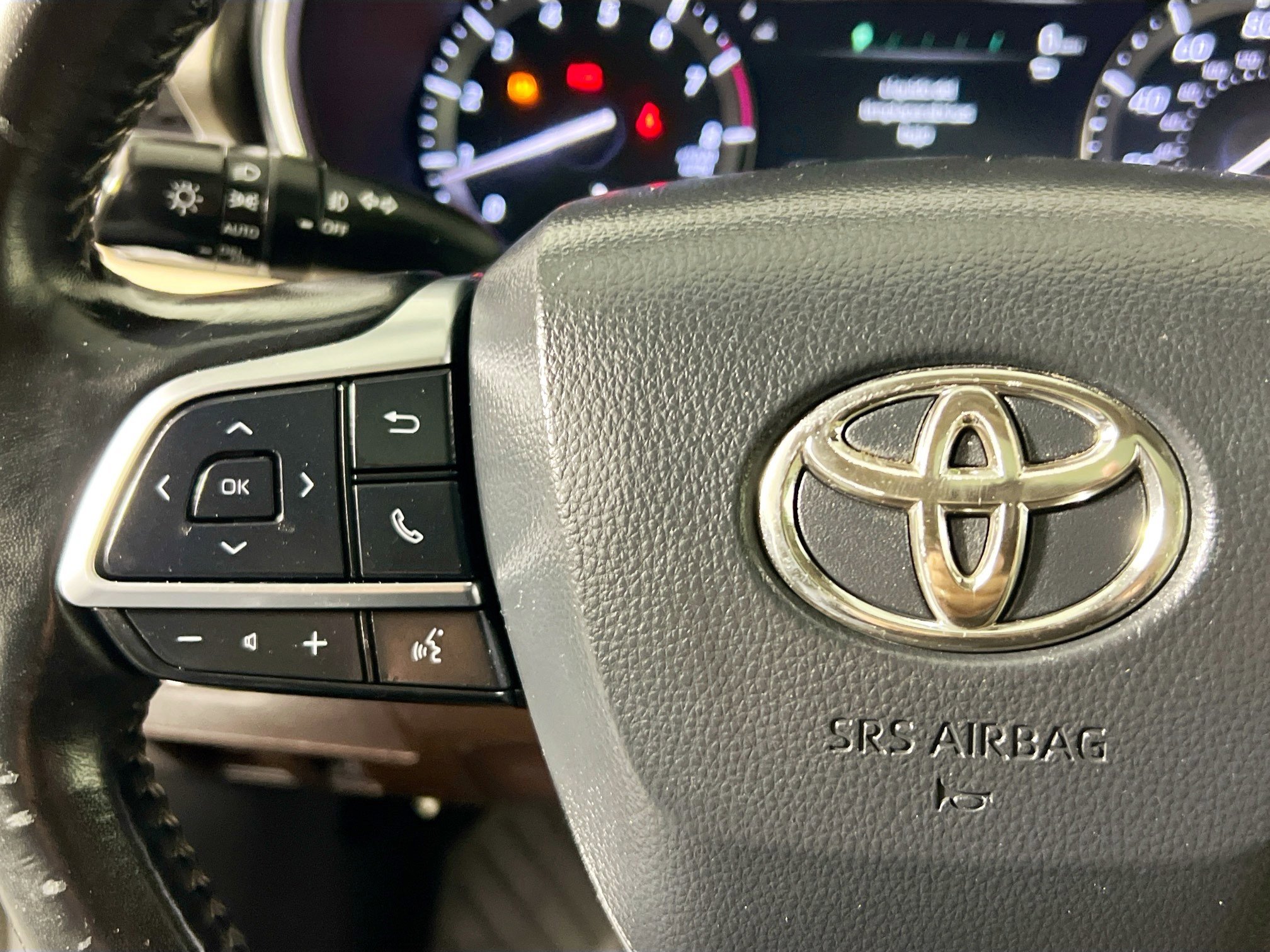 Used 2020 Toyota Highlander XLE image 18