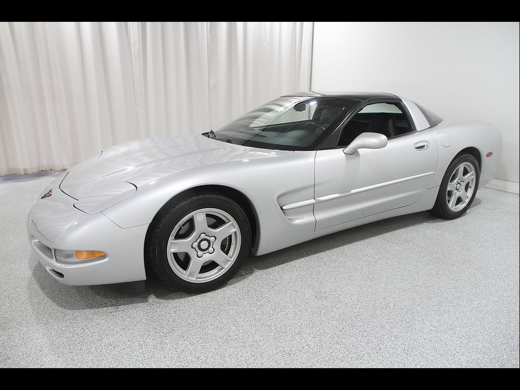 Used 1998 Chevrolet Corvette Coupe w/ Roof Pkg RWD image 4