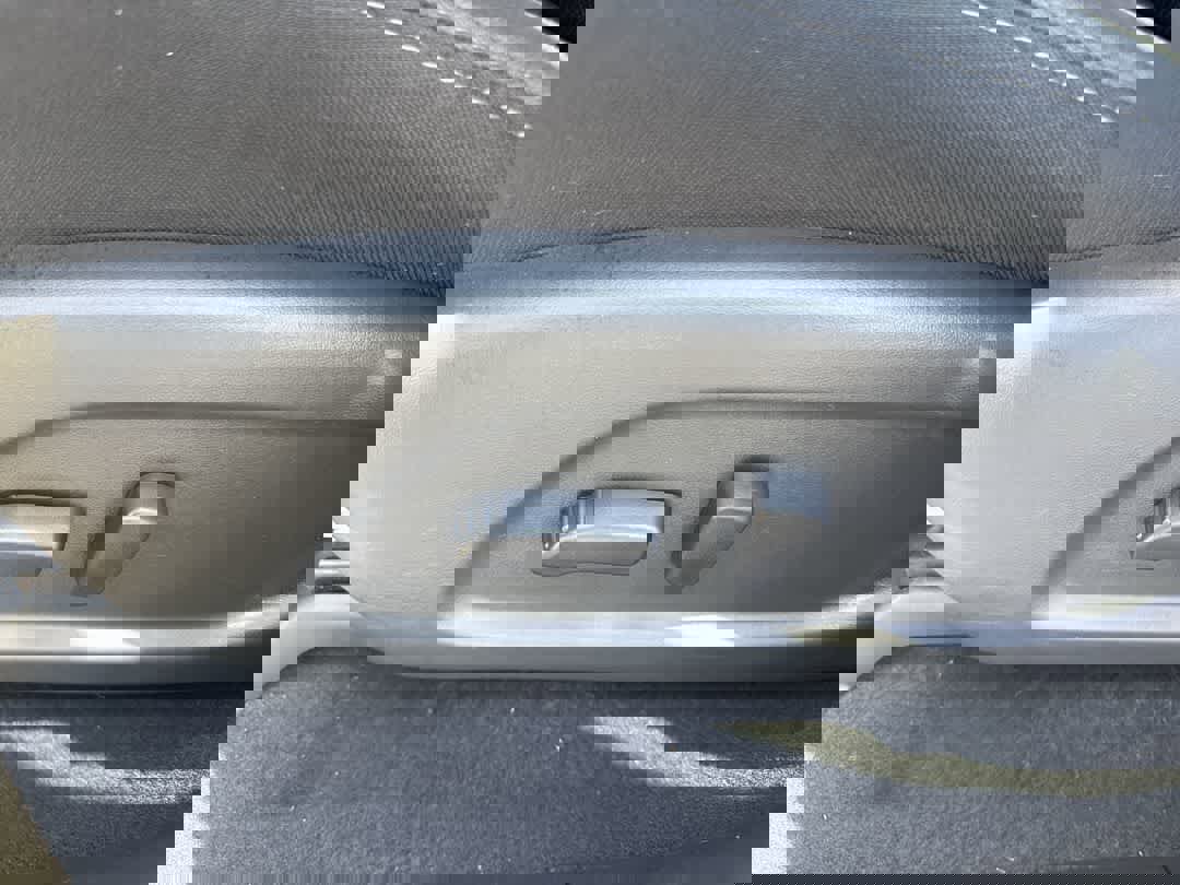 Used 2020 Nissan Pathfinder SV image 12