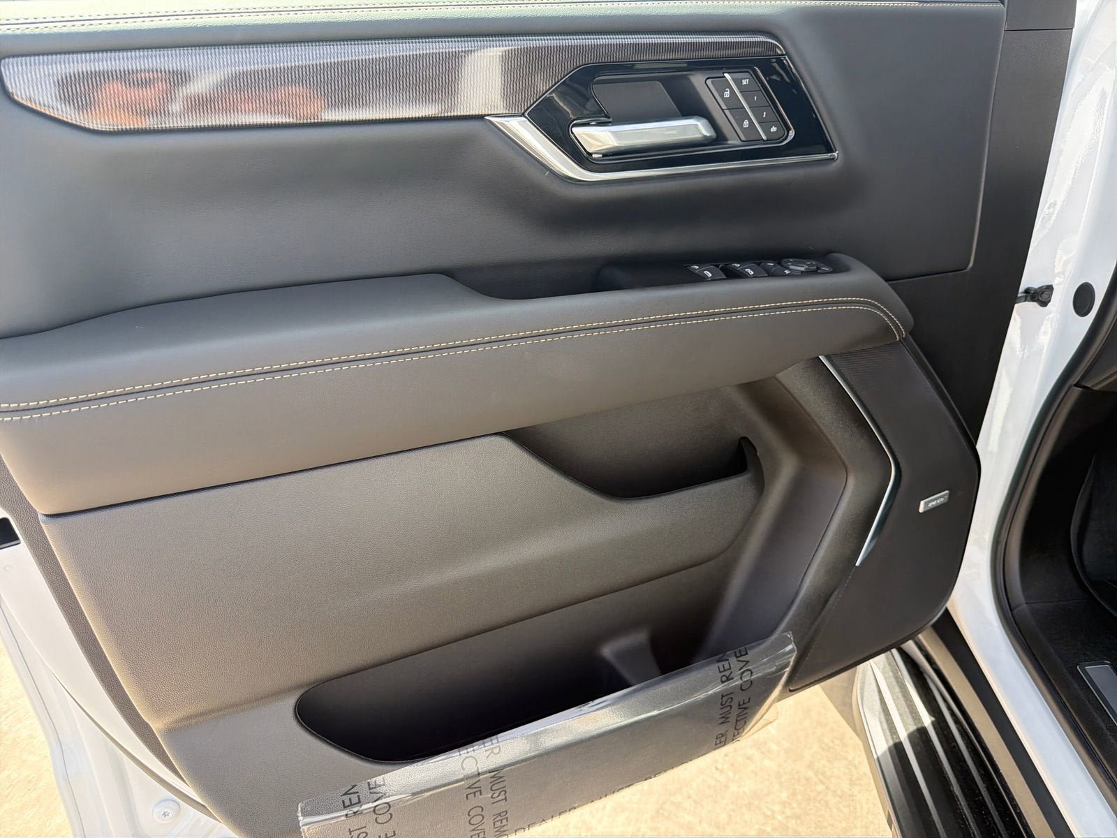 New 2026 GMC Yukon XL Elevation w/ Elevation Premium Package AWD/4WD image 17