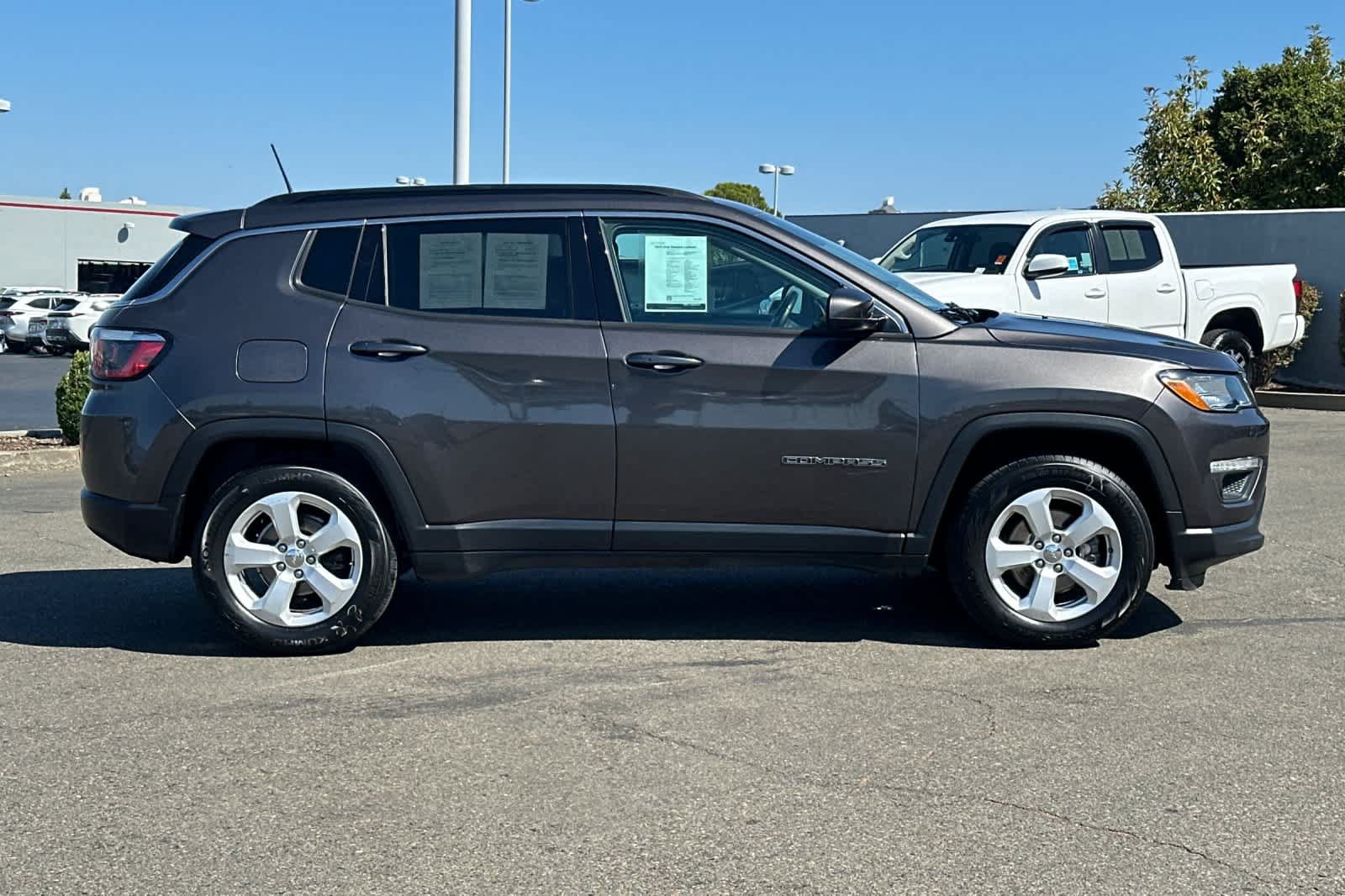 Used 2018 Jeep Compass Latitude w/ Popular Equipment Group FWD image 6