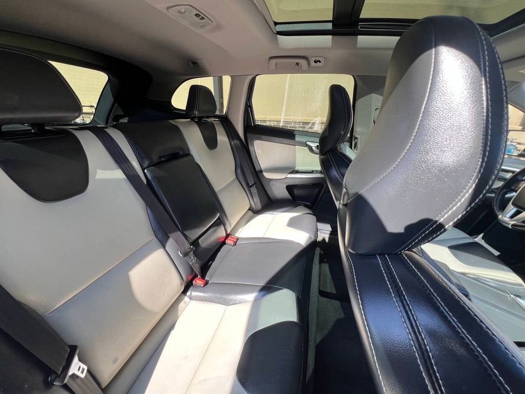 Used 2017 Volvo XC60 T5 Dynamic w/ Preferred Option Package image 12