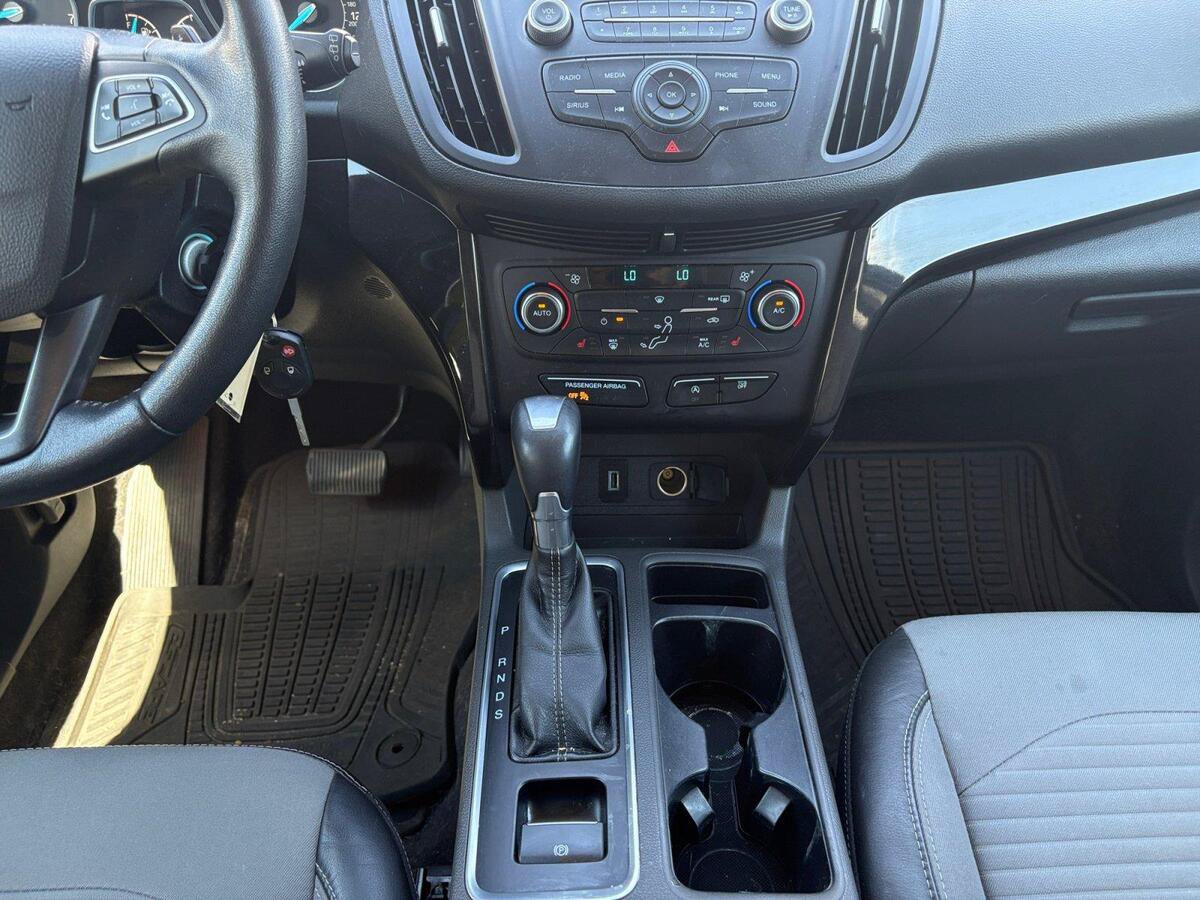 Used 2017 Ford Escape SE w/ SE Sport Appearance Package AWD/4WD image 11