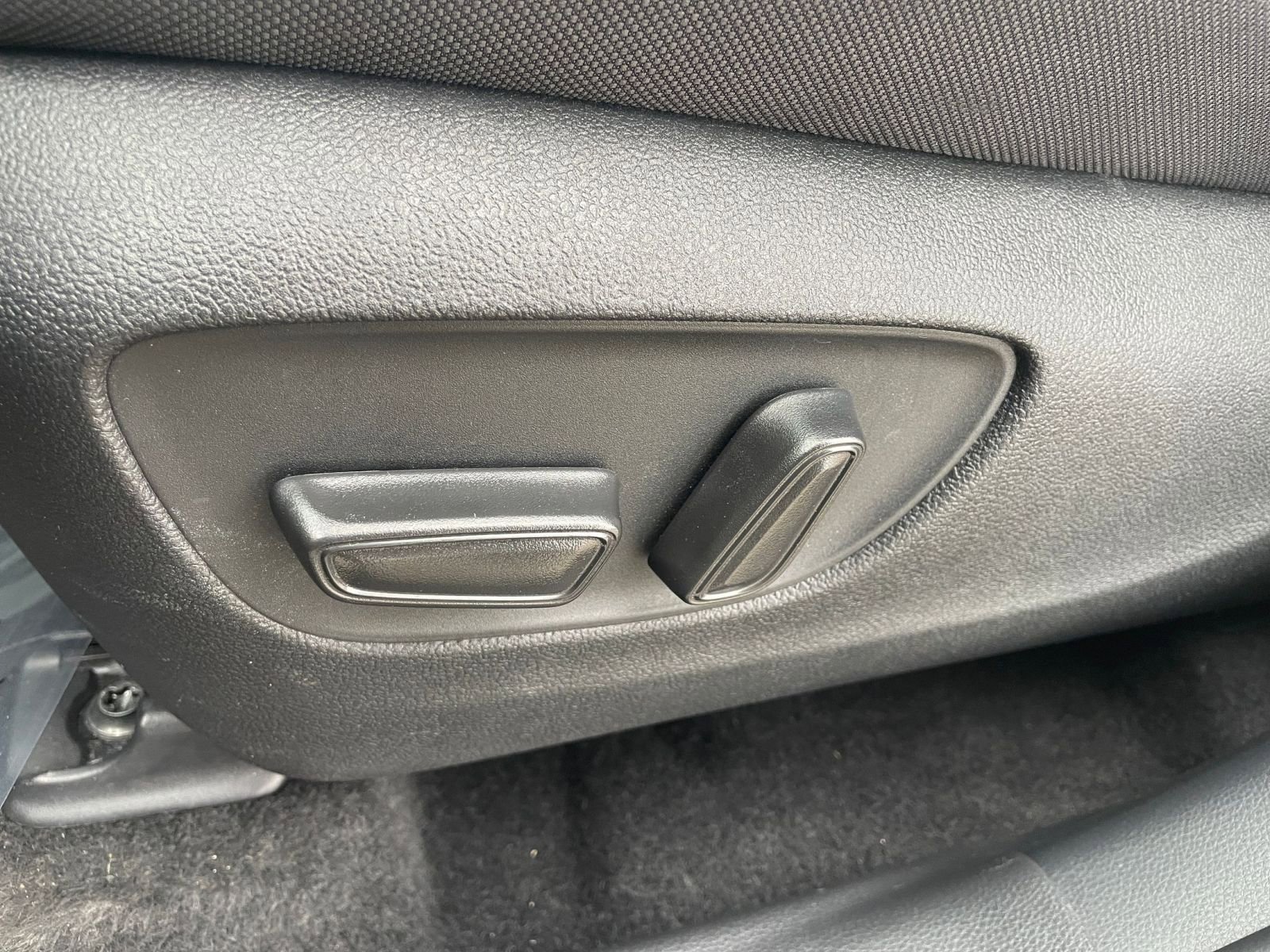 Used 2025 Toyota Highlander LE image 22