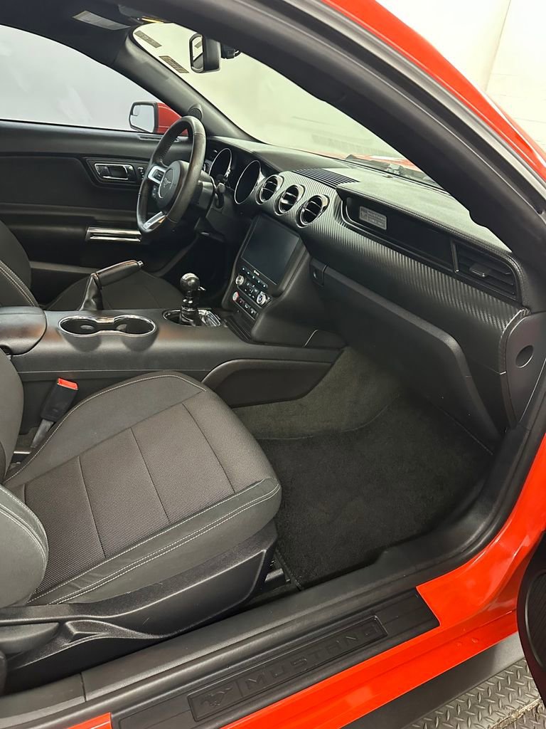 Used 2015 Ford Mustang Coupe RWD image 29