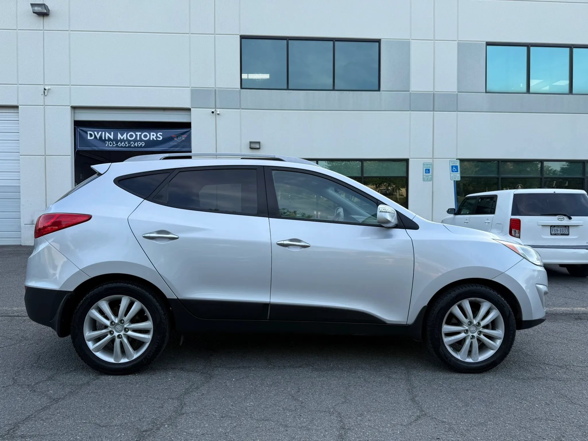 Used 2012 Hyundai Tucson Limited FWD image 2
