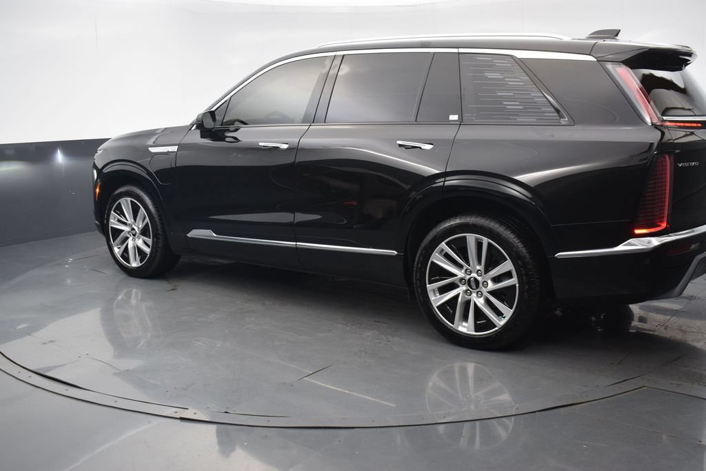 Certified 2026 Cadillac Vistiq Luxury w/ LPO, Floor Liner Package AWD/4WD image 4