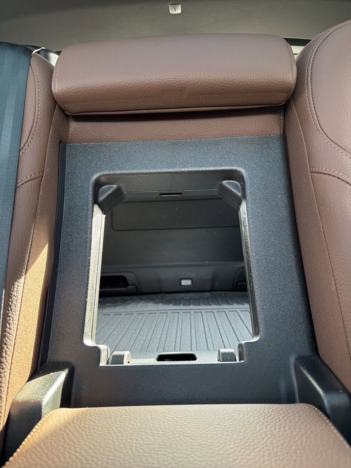 Certified 2025 Volvo XC60 T8 Plus w/ Protection Package Premier image 89