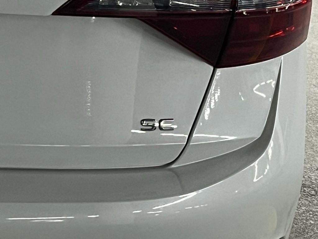 Used 2023 Volkswagen Jetta SE w/ Panoramic Sunroof Package image 34