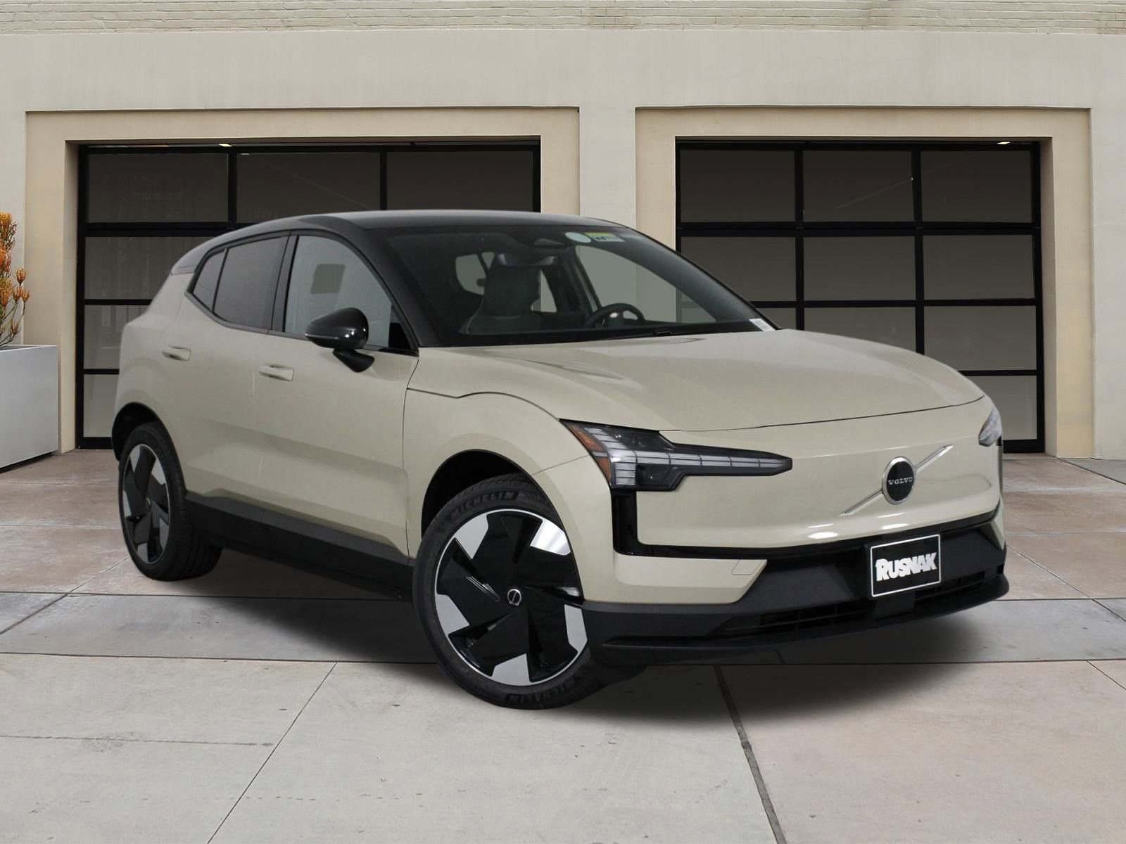 New 2026 Volvo EX30 Plus w/ Climate Package image 18