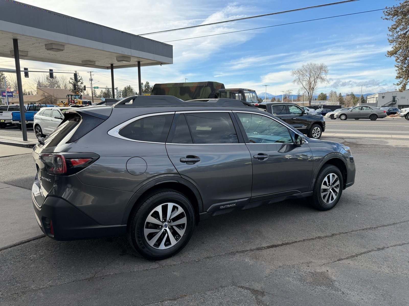 Used 2020 Subaru Outback Premium image 6