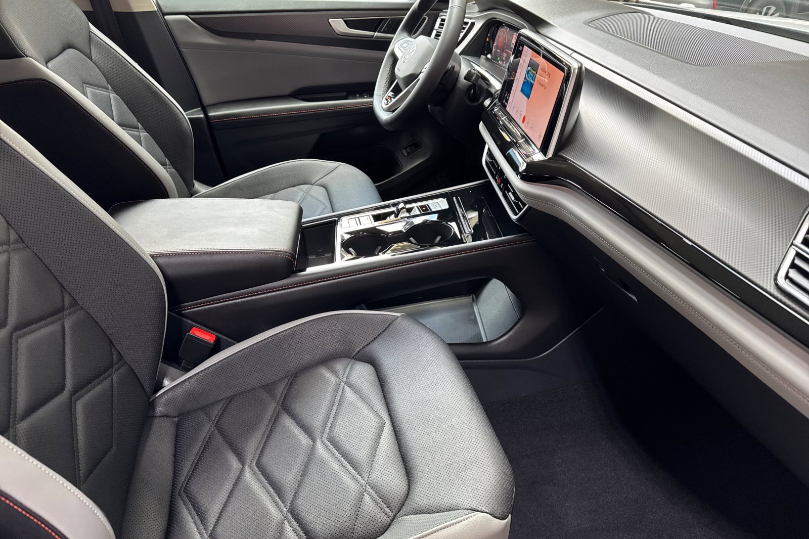 New 2025 Volkswagen Atlas Peak Edition SE image 15