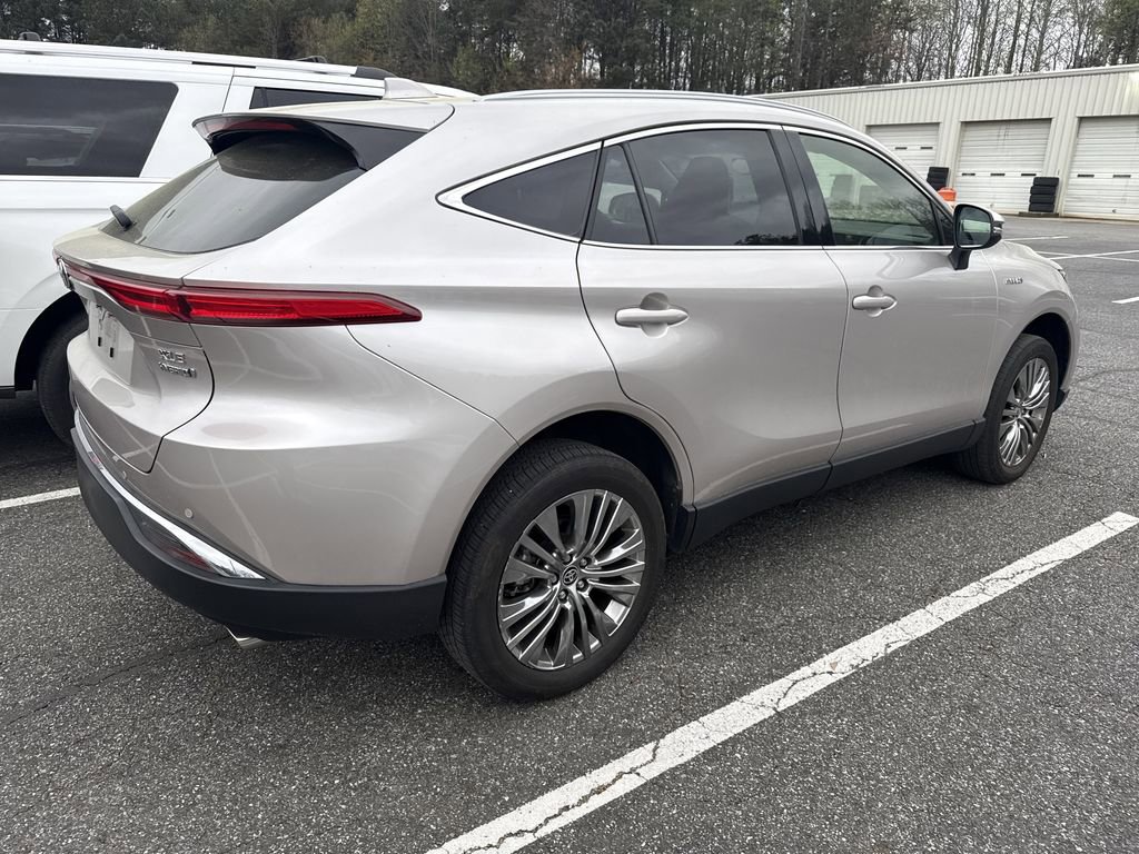 Used 2021 Toyota Venza XLE w/ Carpet Mat Package (TMS) image 20