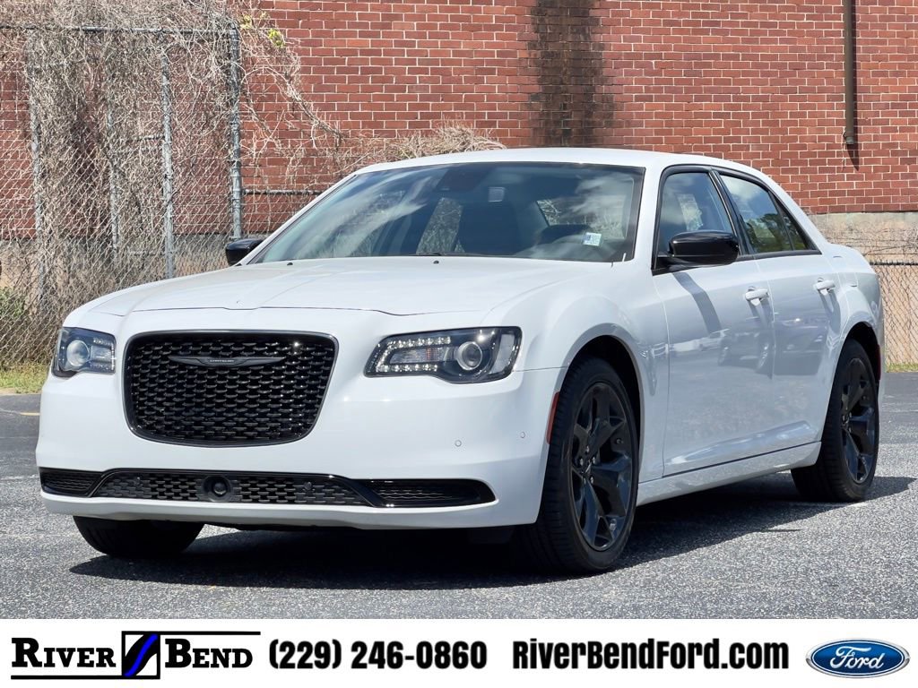 Used 2023 Chrysler 300 Touring w/ Safetytec Plus Group image 1