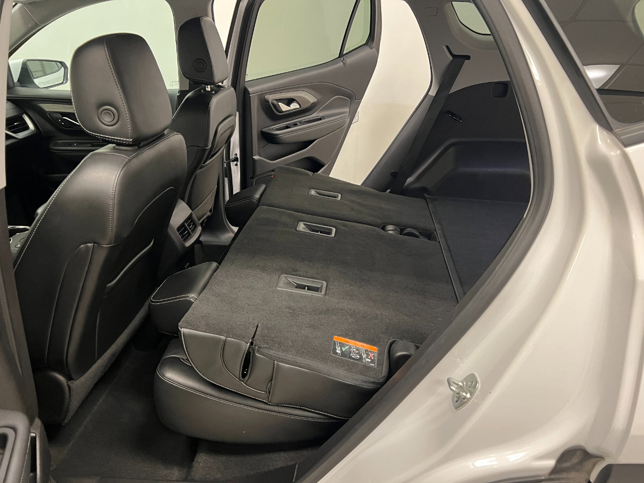 Used 2024 GMC Terrain SLT image 28