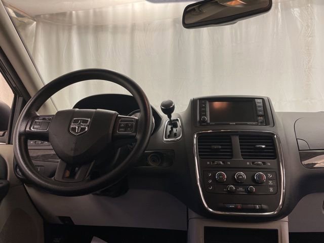 Used 2018 Dodge Grand Caravan SE w/ UConnect Hands-Free Group image 13