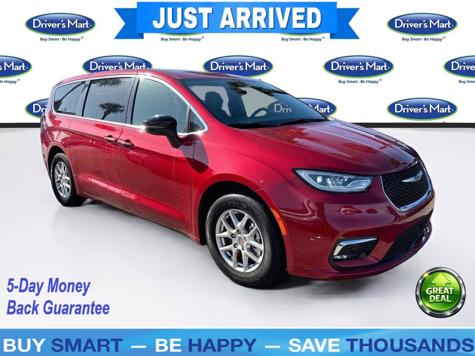 Used 2025 Chrysler Pacifica Select FWD image 1