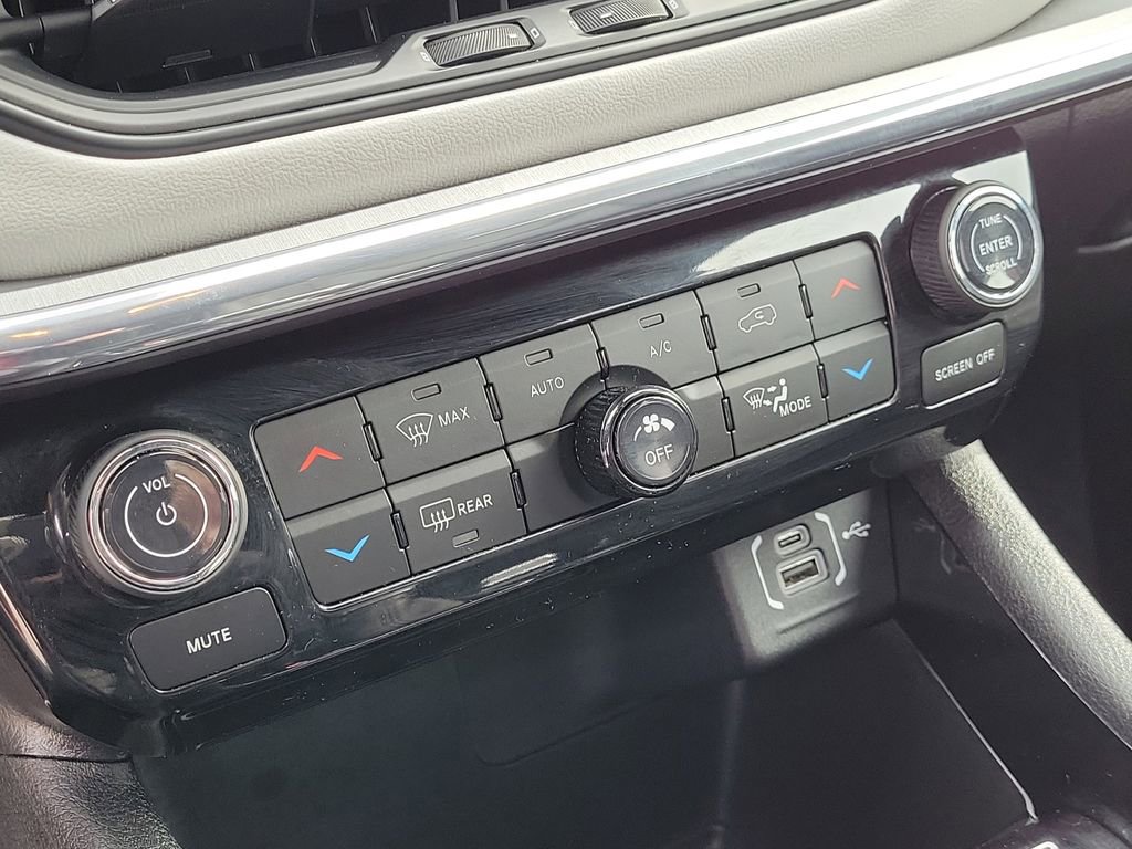 Used 2024 Jeep Compass Limited image 31