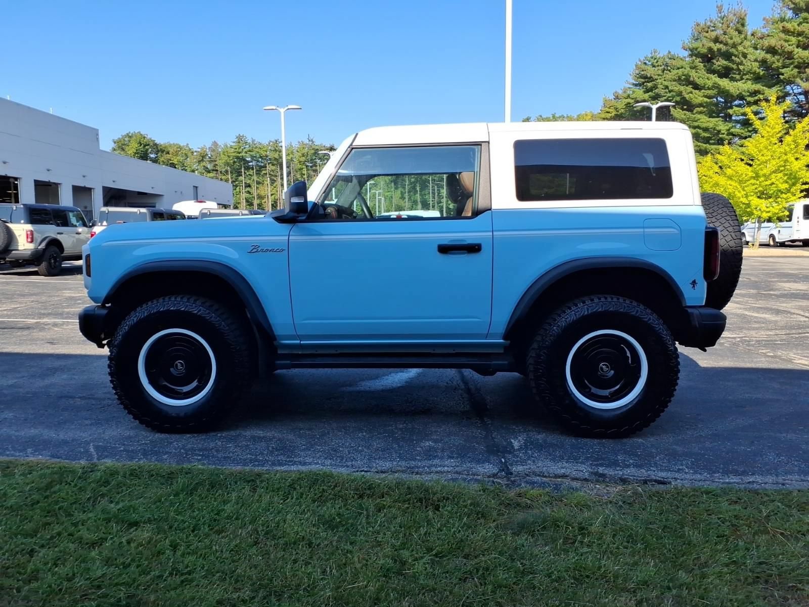 Used 2024 Ford Bronco Heritage Edition AWD/4WD image 6