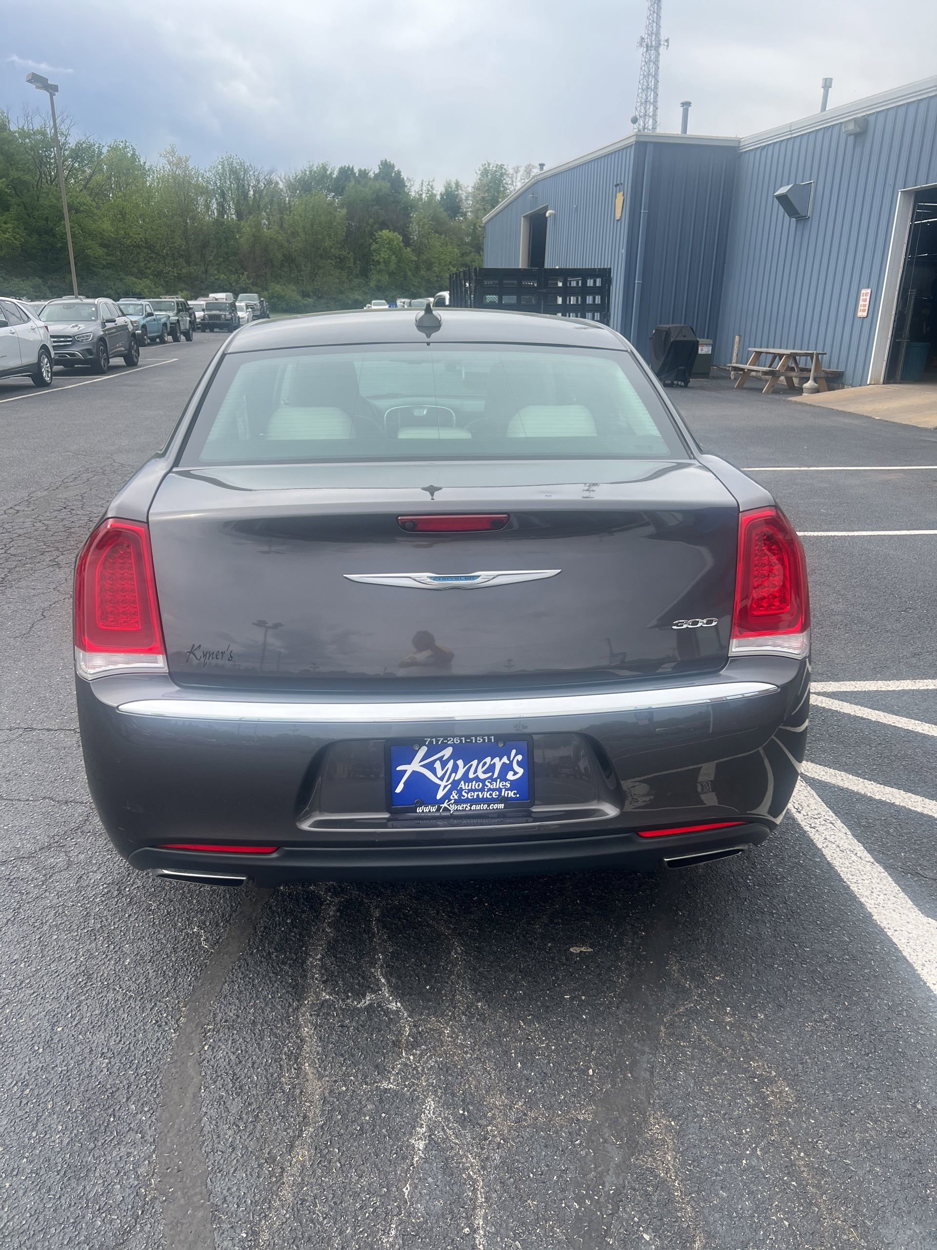 Used 2018 Chrysler 300 Touring L RWD image 5