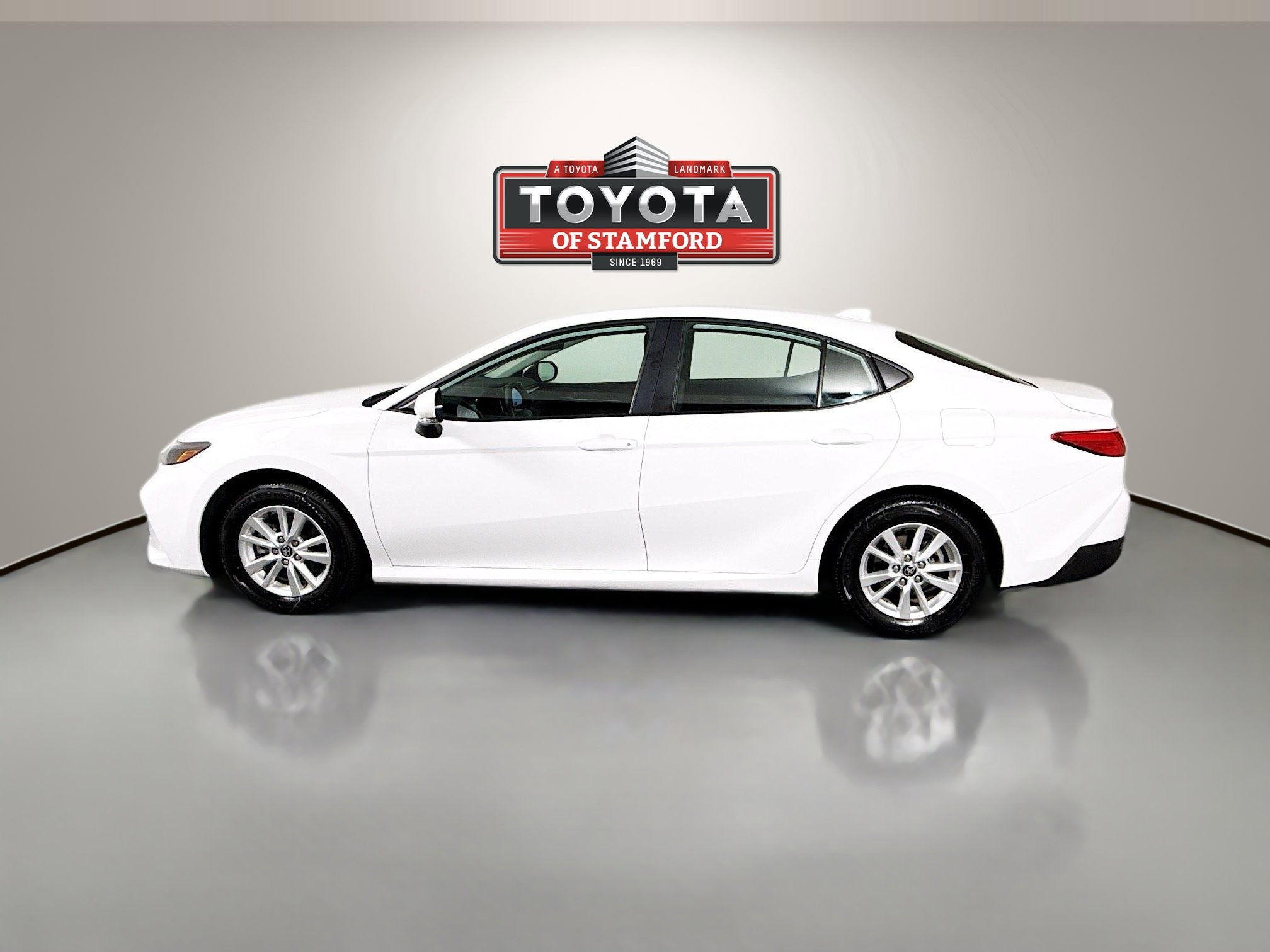 Used 2026 Toyota Camry LE AWD/4WD image 4