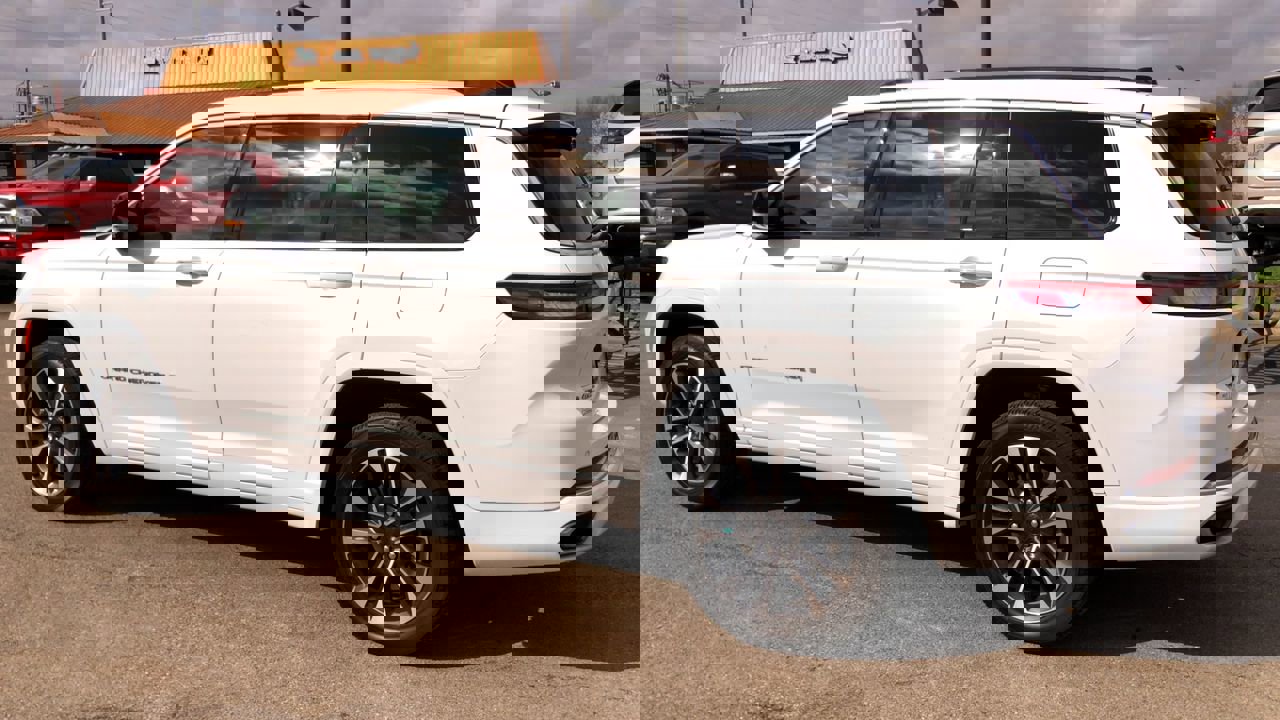 Used 2023 Jeep Grand Cherokee L Overland w/ Advanced Protech Group III image 5