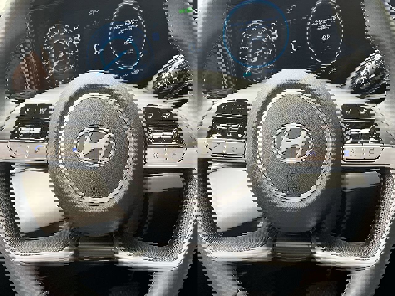 Used 2024 Hyundai Elantra Limited image 15