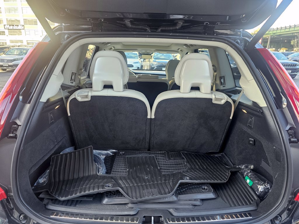 Certified 2025 Volvo XC90 T8 Plus w/ Protection Package Premier AWD/4WD image 7