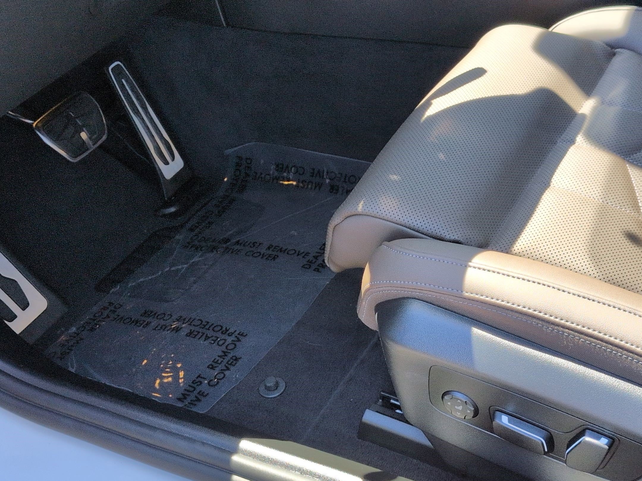 Used 2025 BMW i5 M60 w/ Premium Package image 17