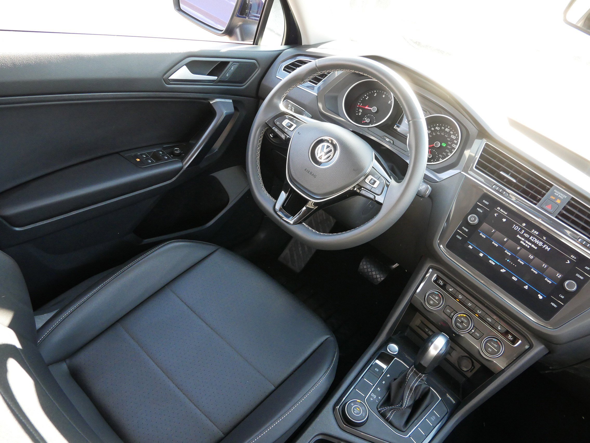 Used 2021 Volkswagen Tiguan SE image 9