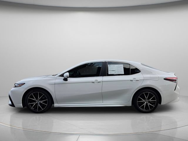 Used 2024 Toyota Camry SE w/ Convenience Package FWD image 3
