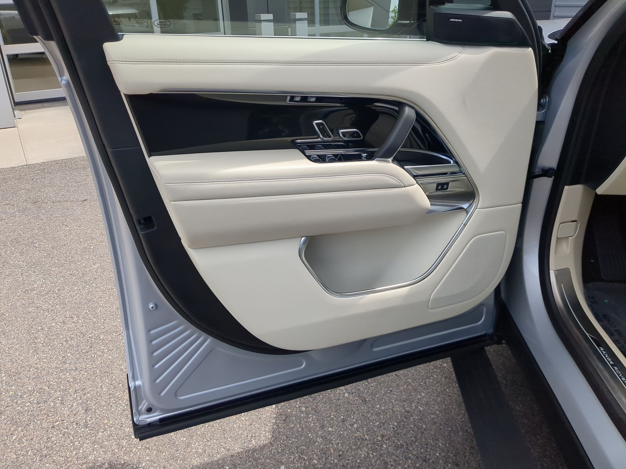 Used 2023 Land Rover Range Rover SE AWD/4WD image 14