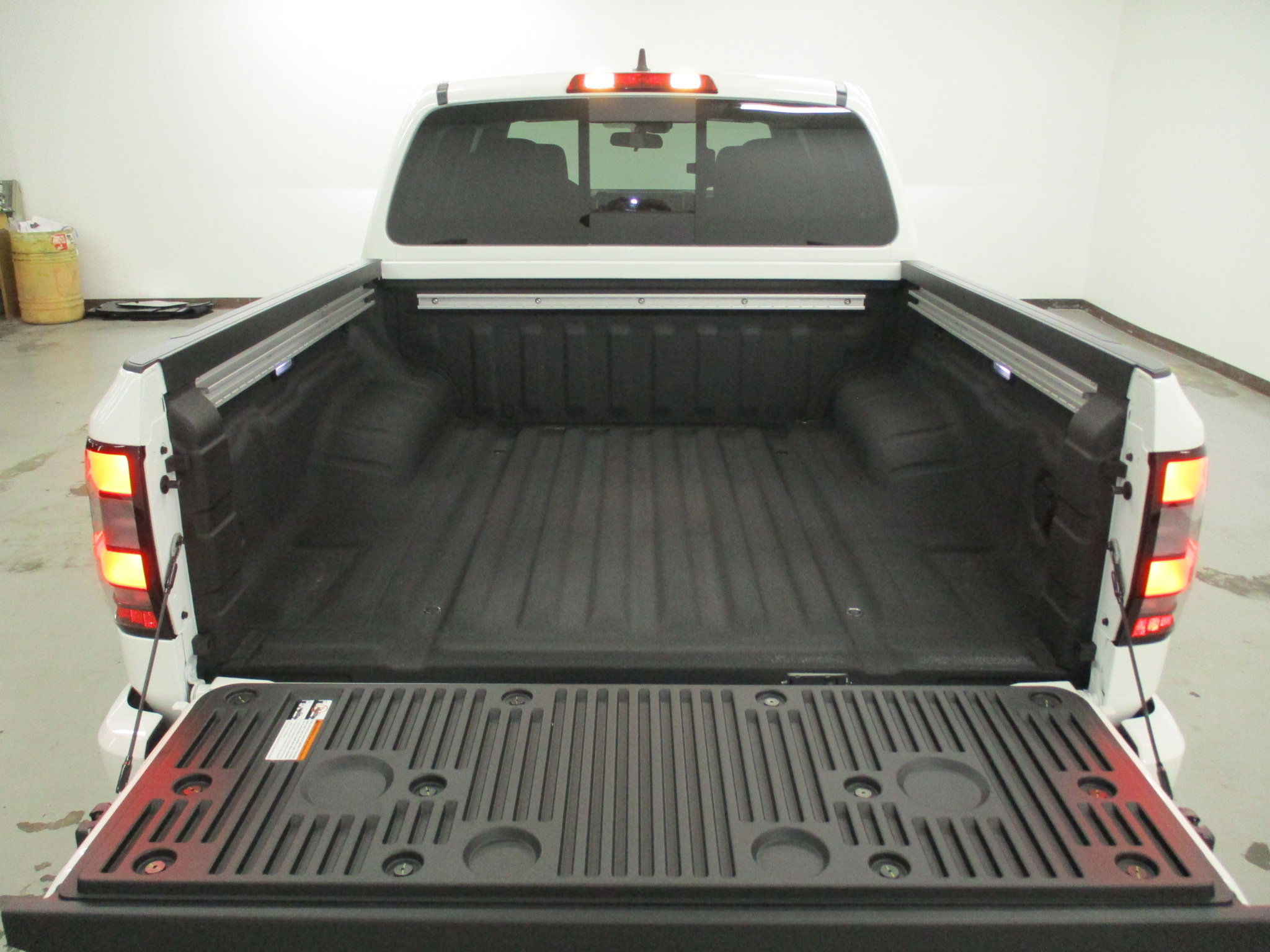 New 2026 Nissan Frontier SV image 5
