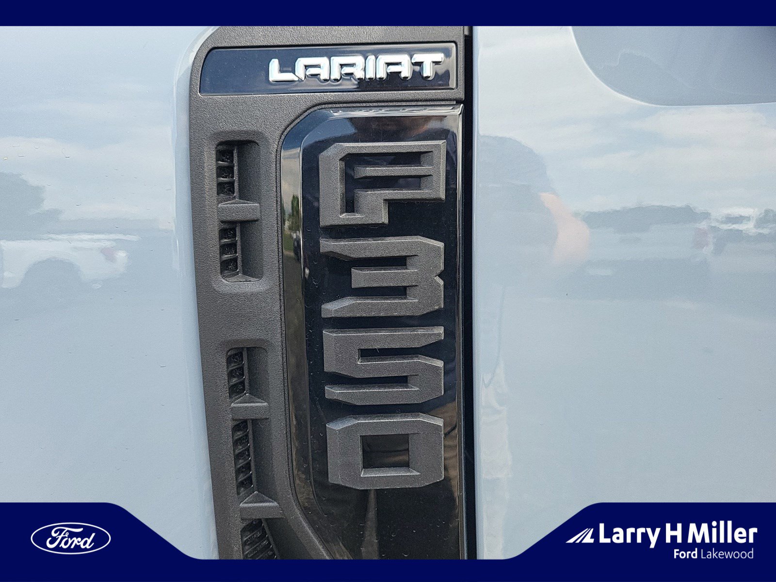 New 2025 Ford F350 Lariat w/ Black Appearance Package image 24