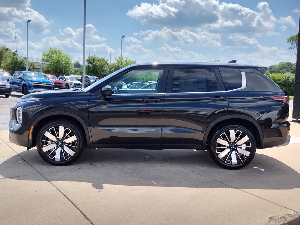 New 2025 Mitsubishi Outlander SE image 8