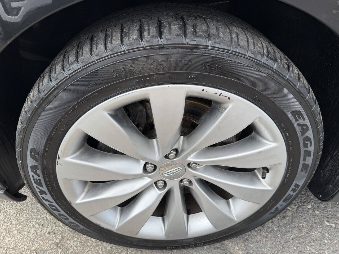 Used 2015 Lincoln MKS w/ Equipment Group 101A FWD image 9