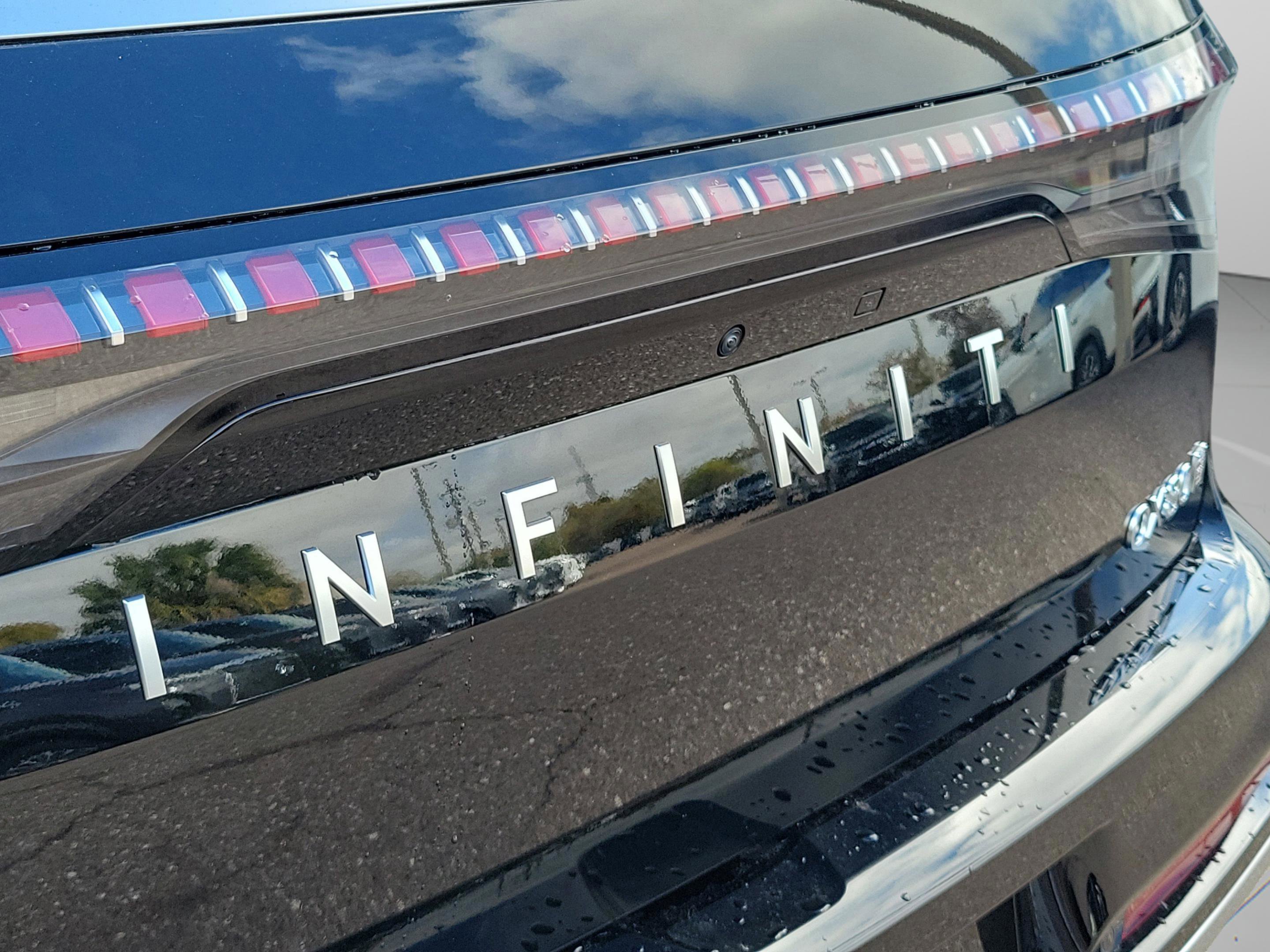 New 2026 INFINITI QX80 Luxe image 9