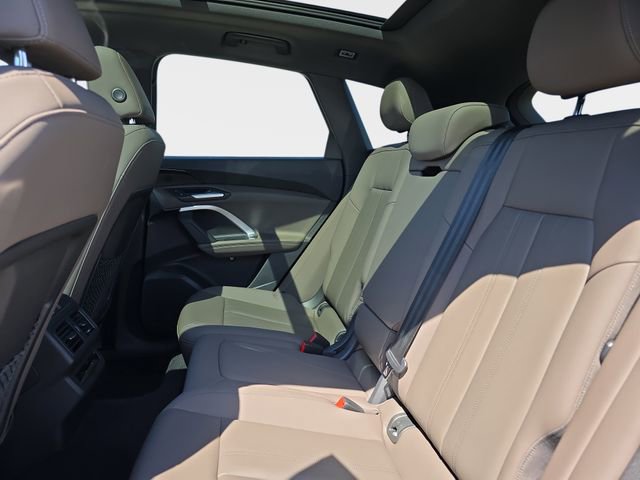 Used 2025 Audi Q5 Premium w/ Convenience Package image 17