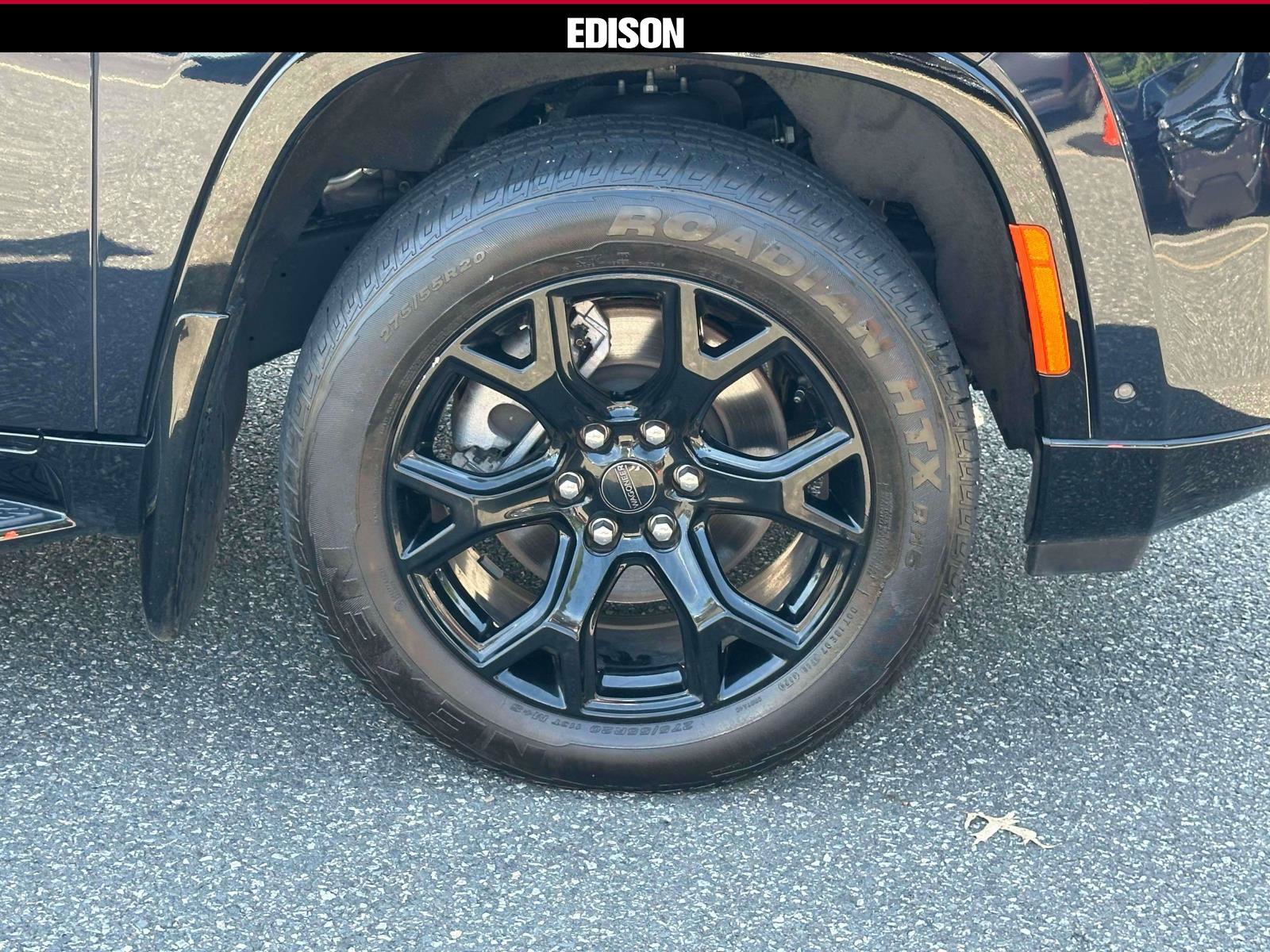 Used 2025 Jeep Wagoneer Series II AWD/4WD image 6