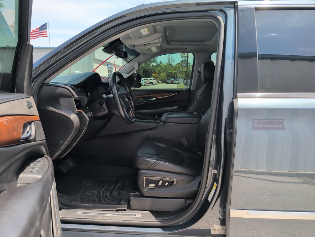 Used 2019 Cadillac Escalade Premium Luxury w/ LPO, Radiant Package AWD/4WD image 10
