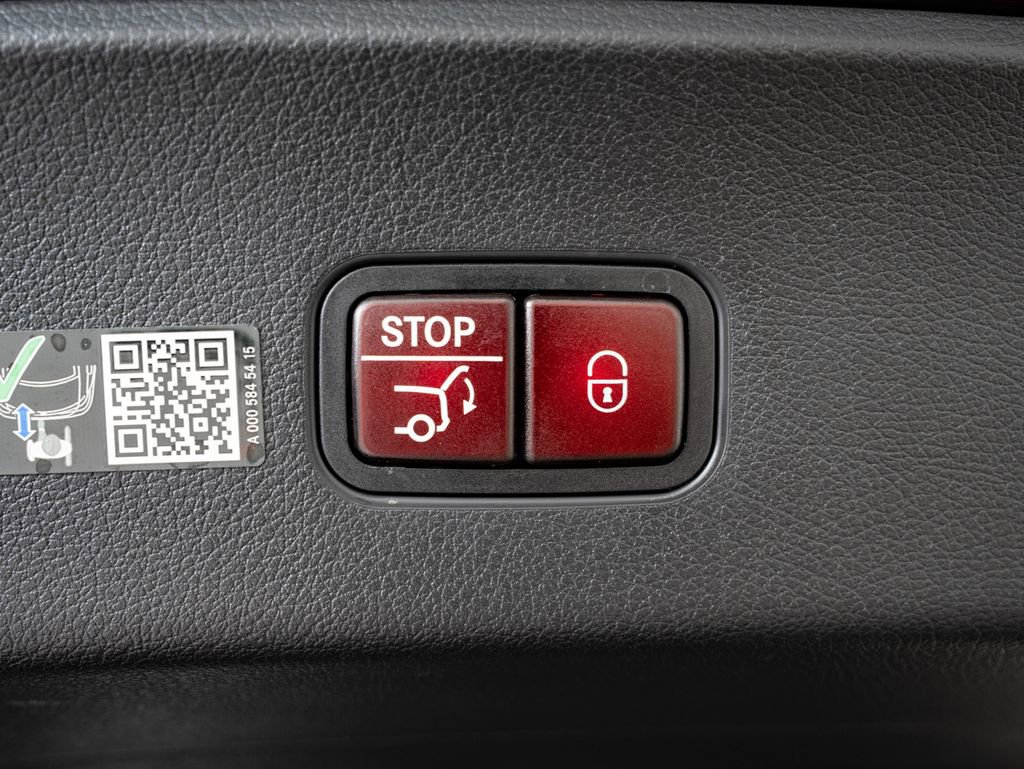 Certified 2025 Mercedes-Benz GLC 300 4MATIC image 22