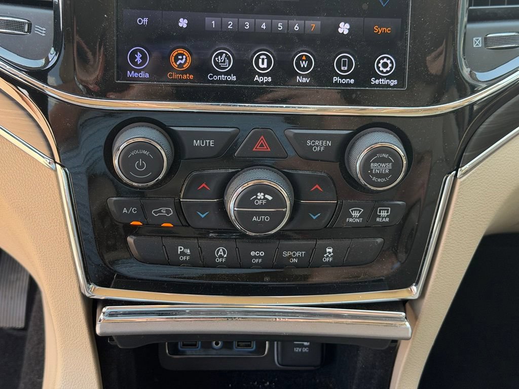 Used 2021 Jeep Grand Cherokee Limited w/ Luxury Group II AWD/4WD image 16