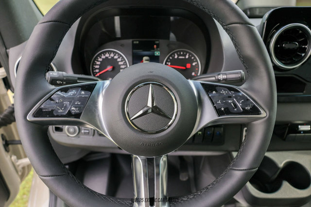 Used 2025 Mercedes-Benz Sprinter 2500 image 25