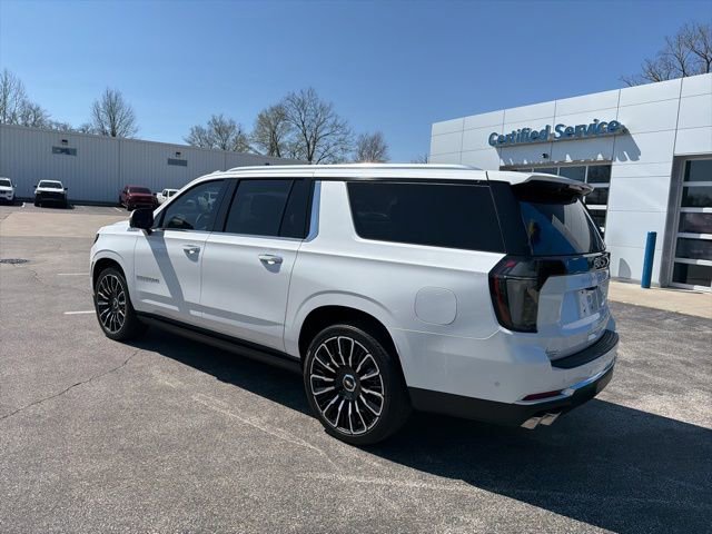 Used 2025 Chevrolet Suburban High Country image 9