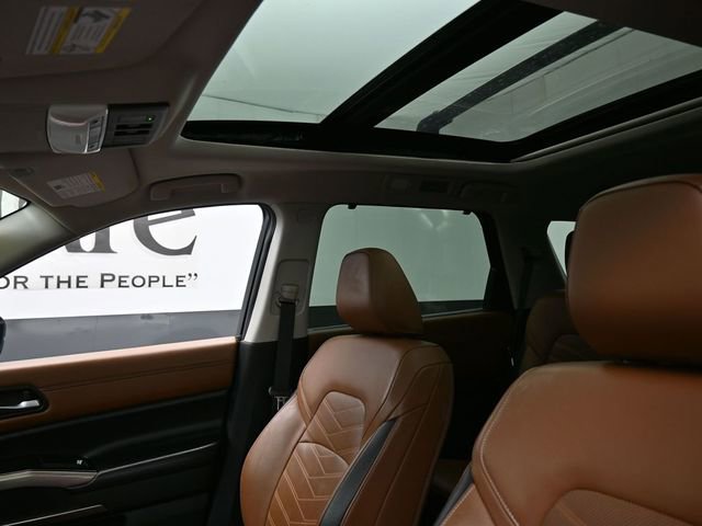 Used 2023 Nissan Pathfinder Platinum AWD/4WD image 17