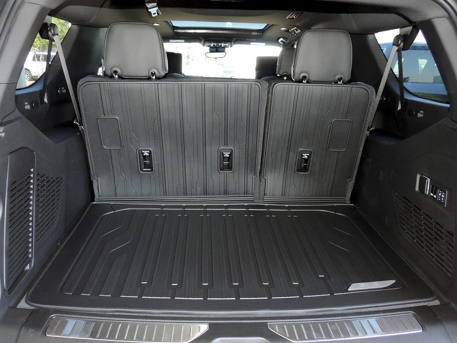 New 2026 GMC Yukon XL AT4 Ultimate w/ LPO, Floor Liner Package AWD/4WD image 14