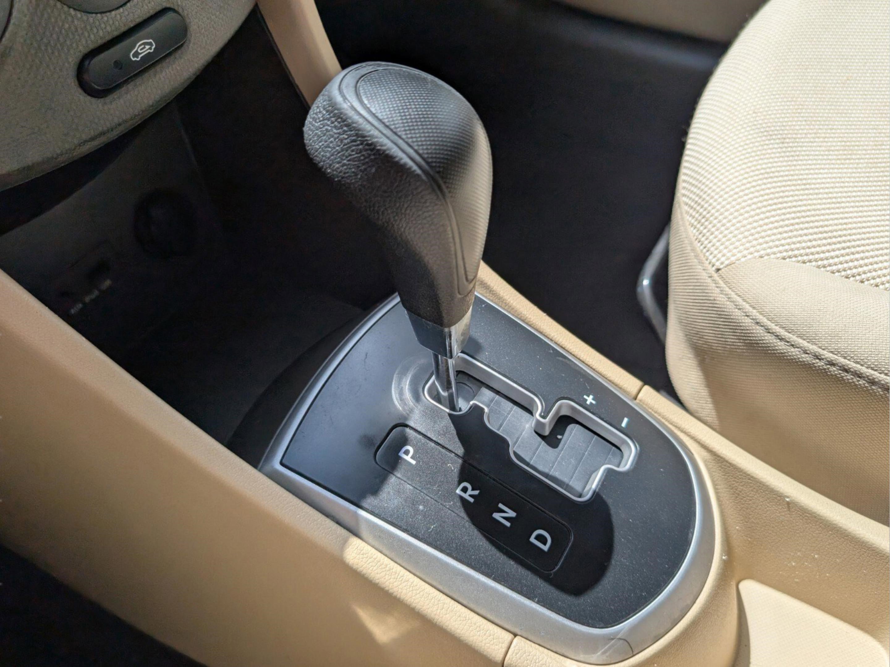 Used 2012 Hyundai Accent GLS image 37