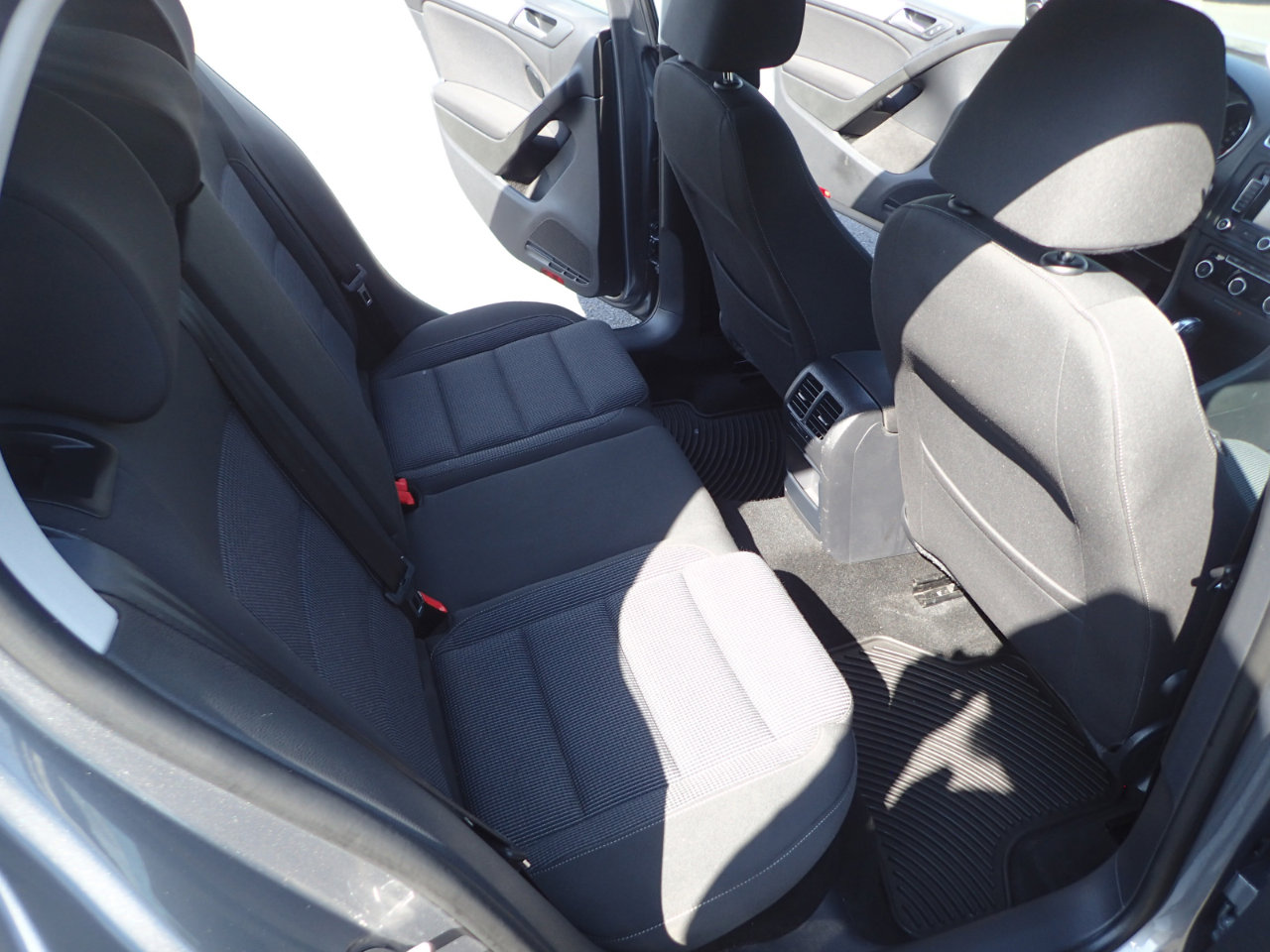 Used 2013 Volkswagen Golf TDI image 12