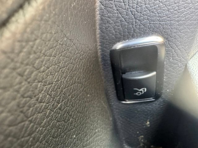 Used 2014 Mercedes-Benz E 550 4MATIC Sedan image 12